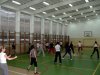 Liczna grupa dziewczyn pod przewodnictem Instruktorki.